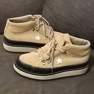 Size 8 Converse Mountain Club Boots